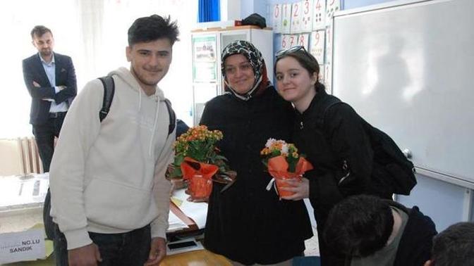 Annenize sürprizler yapar mısınız?