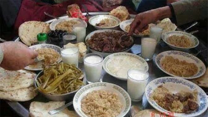 Yer sofrasında yemek yemeyi sever misiniz?