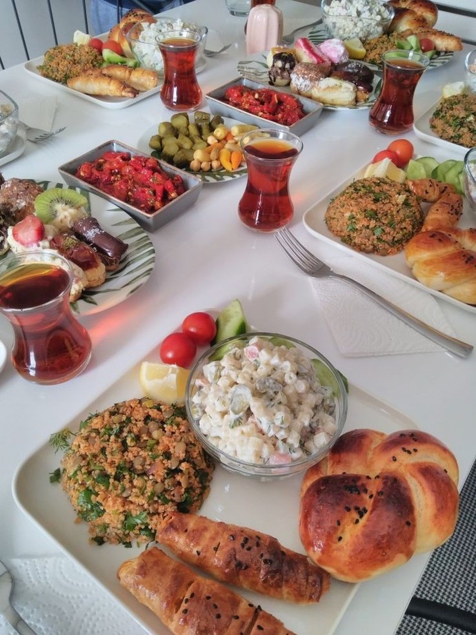 Çat kapı gelen misafire hangi yemekleri hazırlardınız?