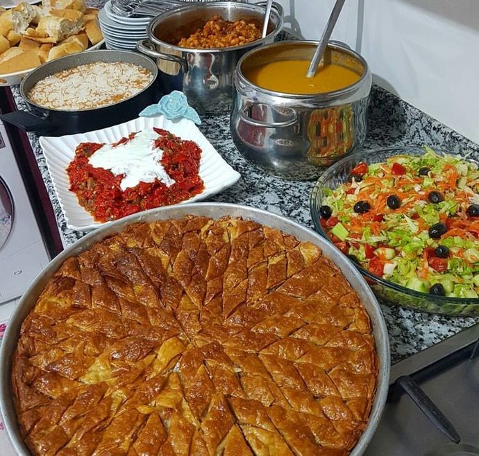 Kalabalık akraba yemeği davetlerine katılır mısınız?
