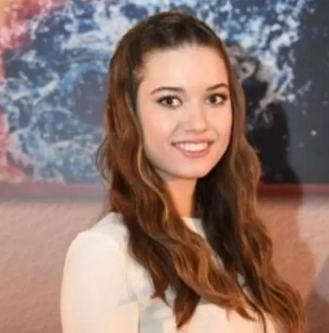 Afra Saraçoğlu güzel mi?