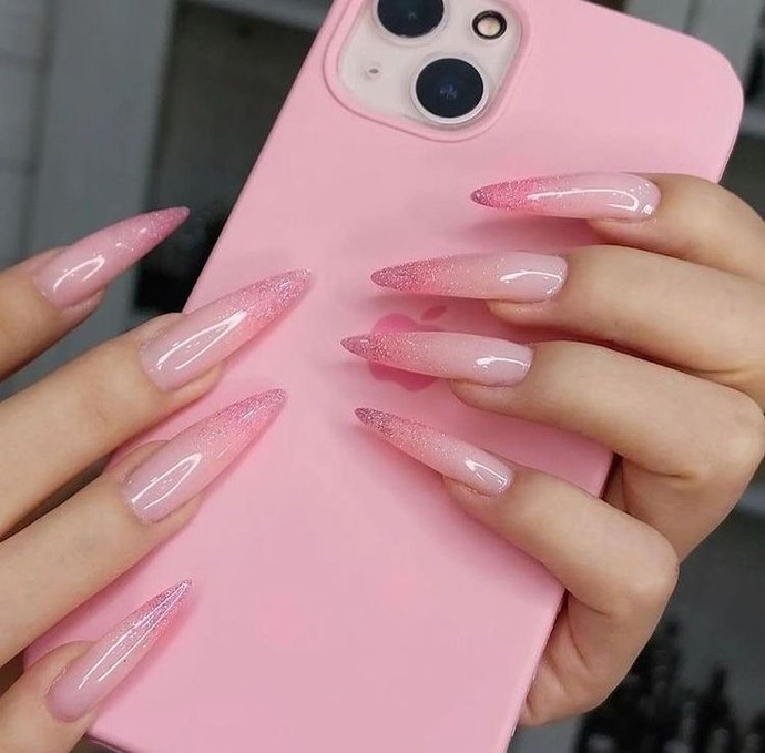 Stiletto tırnaklar sizce nasıl?