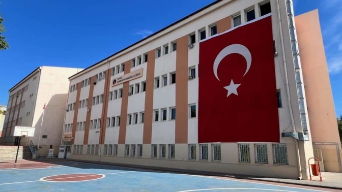Mezun olduğunuz okulun önünden geçerken duygulanıyor musunuz?