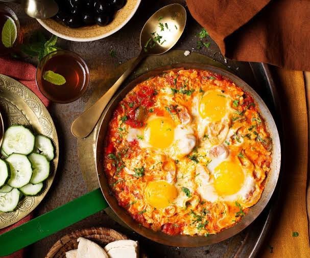 Sizce menemen soğanlı mı soğansız mı yenir?