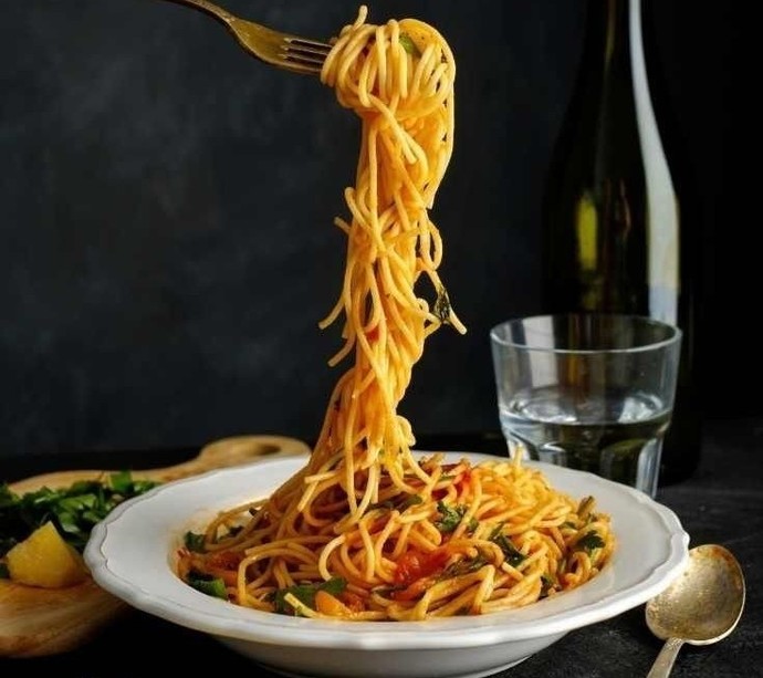 Spagettiyi bütün olarak mı yoksa kırarak mı pişiriyorsunuz?