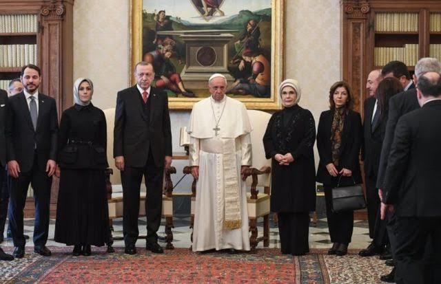Hristiyan (Katolik, Ortodoks veya Protestan) olup Ak Parti veya MHP’ye oy veren var mı?
