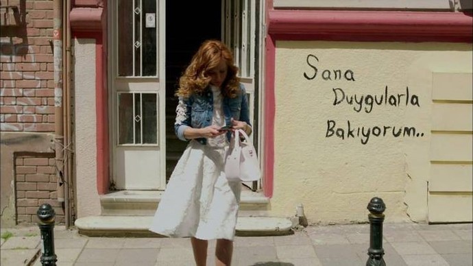 Duyguların ile baktığın biri var mı?