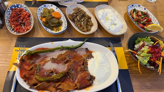 Kilo alamadığım için gece yemek yiyorum. Siz geceleri yemek yer misiniz?
