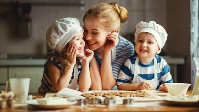 Çocukluğunda okuldan veya sokaktan eve geldiginde seni mutlu eden bir yemek var mıydı?