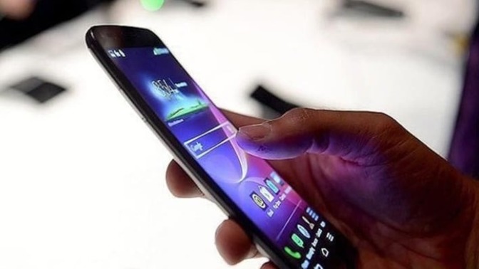 Gençler vergisiz cep telefonunda 21 kuruşluk poşete takıldı. Siz bu konuda ne düşünüyorsunuz?