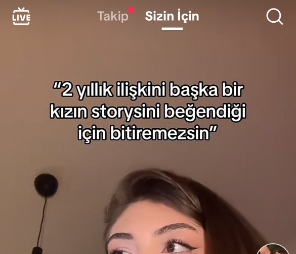 Sevgiliniz bir kızın hikayesine like attığında o ilişkiyi bitirir miydiniz?