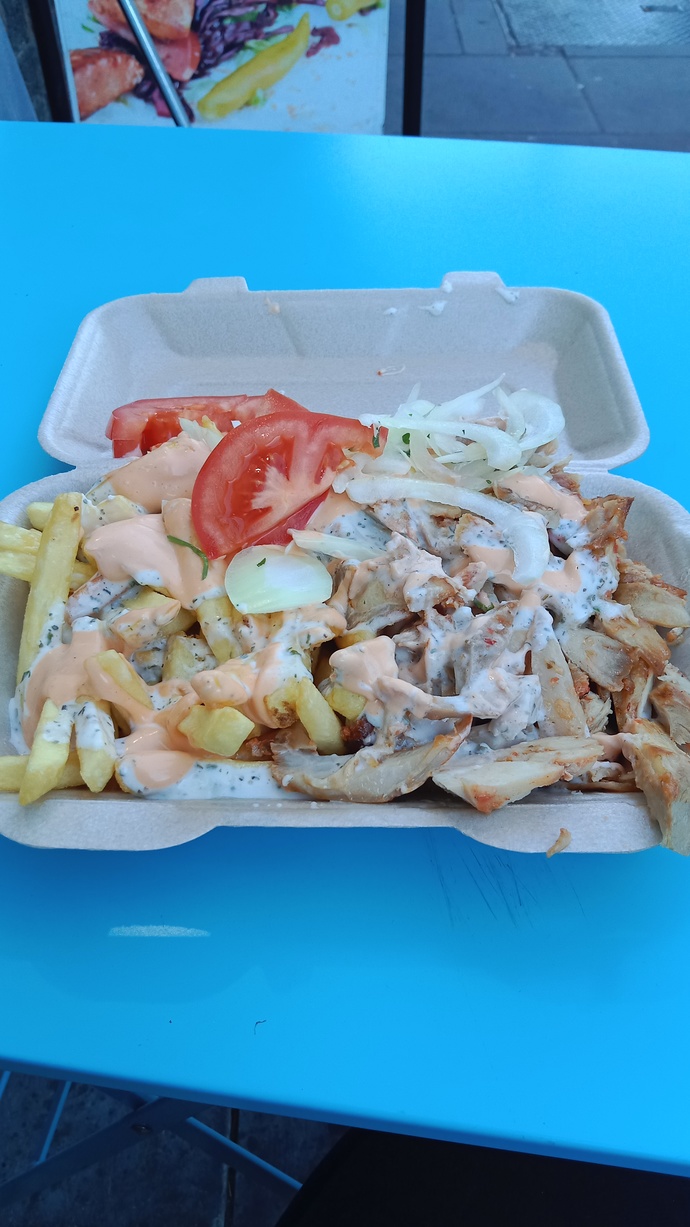 Var mı benimle şöyle döner gömecek hatun?
