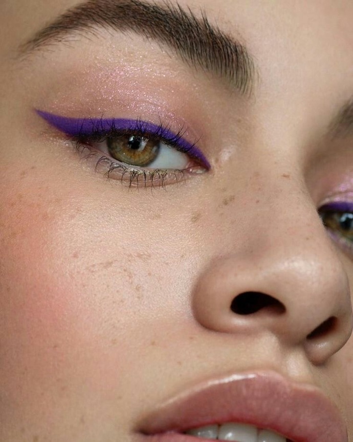 Eyeliner çekmek istiyorum, hangi markayı hangi çeşidini almalıyım?