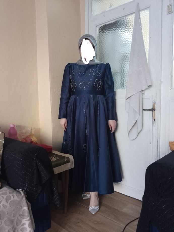 Hangi eşarp elbiseye daha çok uymuş?