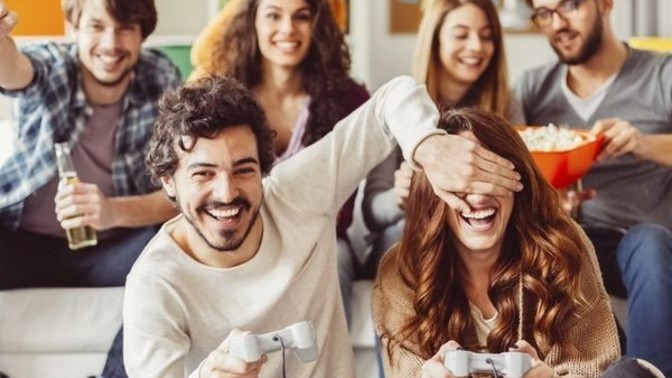 Arkadaşlarınız ile oyun oynarken hile yapar mısınız?