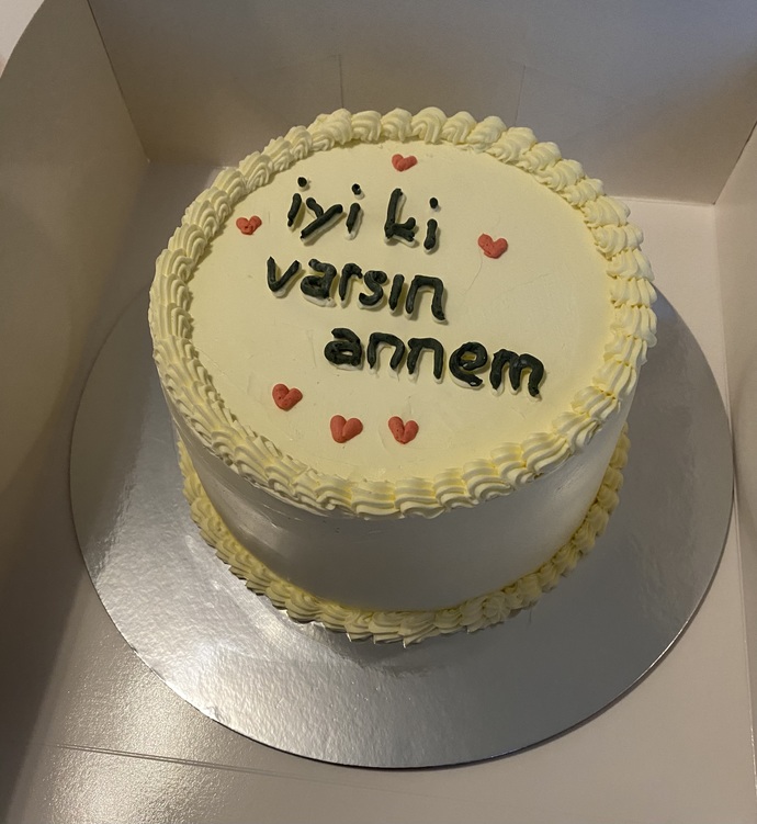 Bu pastayı atmayı unutmuşum, bu nasıl peeeki?