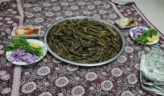 Enişteniz dün akşam saatlerinde komşuya perde asmaya gitti ve iki saat gelmedi. Sizce bir perde asmak bu kadar uzun sürer mi?
