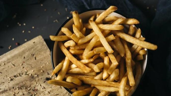 Patates kızartması bağımlısıyım. Günün mutlaka 1 öğünü tam 2 tabak kızartma yiyorum. Kilo vermem mümkün mü?
