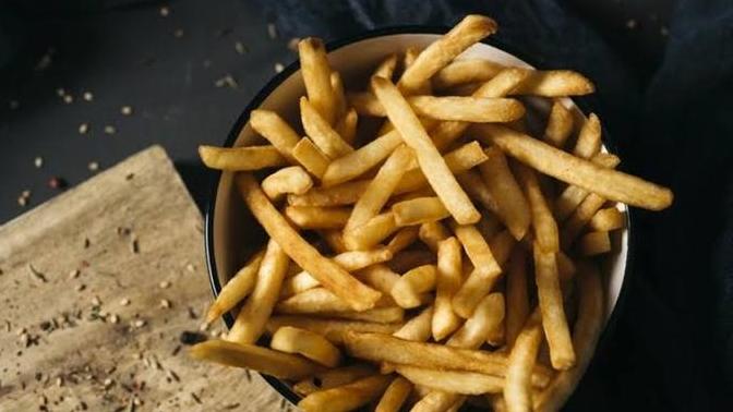 Patates kızartması bağımlısıyım. Günün mutlaka 1 öğünü tam 2 tabak kızartma yiyorum. Kilo vermem mümkün mü?