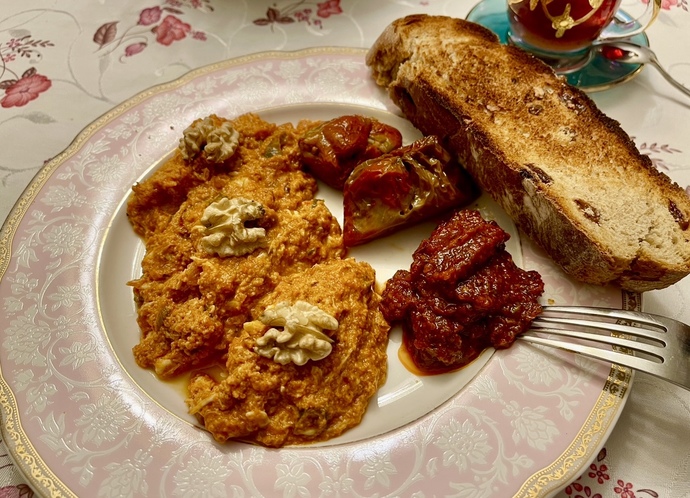 Menemen sever misin? Soğansız menemene menemen dermisin? Sen menemeni nasıl yapıyorsun?