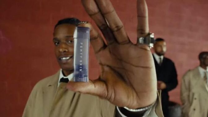 Rihanna'nın Fenty Skin markası, rapçi A$AP Rocky'yi yeni dudak balmının yüzü olarak seçti. Erkekler lip balm kullanmalı mı?