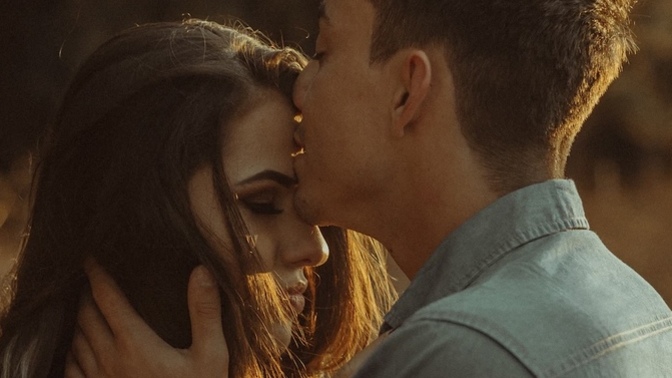 İlişkide daha çok seven bir taraf olur mu?