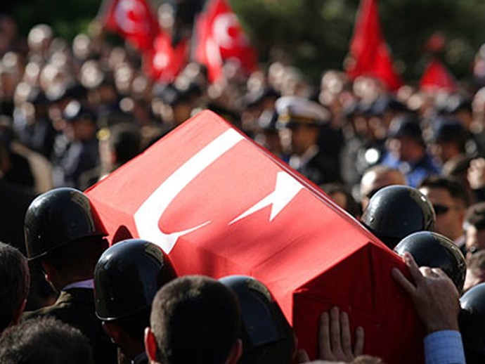 Arkadaşlar size göre de erkekler bi çok şeyi hak etmiyor mu yoksa sadece ben mi öyle düşünüyorum?