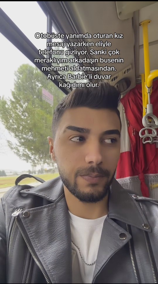 Otobüste yazışırken eliyle telefonu gizleyen kişi hakkında düşüncen ne?