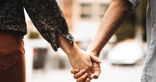 Birini çok sevdiniz ama ailenizin izni yok bu ilişkiye peki sizin tercihiniz ne olur ?