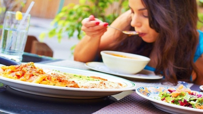 Dışarıda yemek yemek lüks müdür?