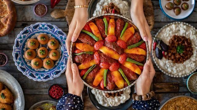 Airfryerda yemek pişirmek diğer elektrikli fırınlara kıyasla yarı yarıya tasarruf sağlıyor! Senin tercihin hangisi oluyor?