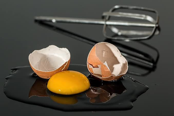 Ya haşlanmış yiyorum, ya yağda yiyorum. Kahvaltı için farklı bir yumurta tarifiniz var mı?