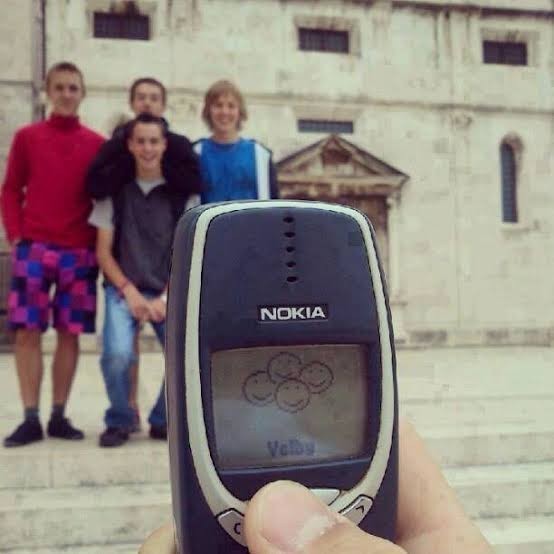 Fotoğraf çekinirken genelde gülümser misin yoksa ciddili mi durursun🤭😃?