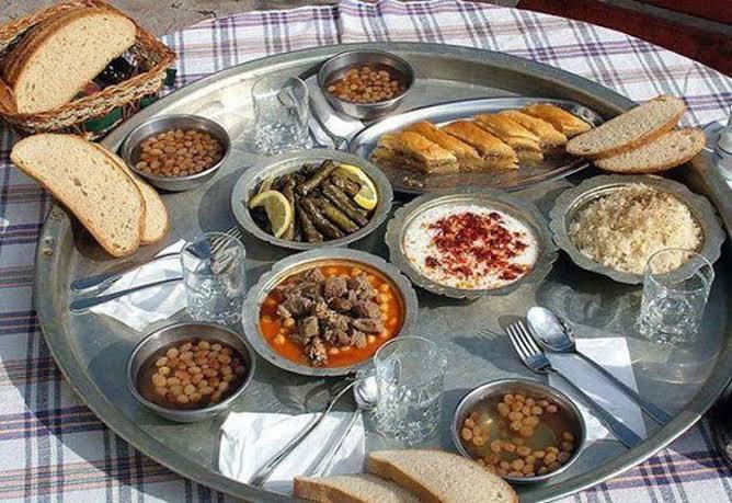 Masada yemek yiyemiyor olmam beni köylü yapar mı?