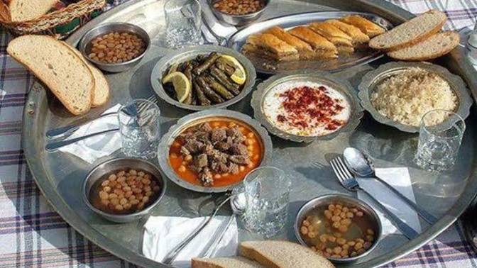 Masada yemek yiyemiyor olmam beni köylü yapar mı?