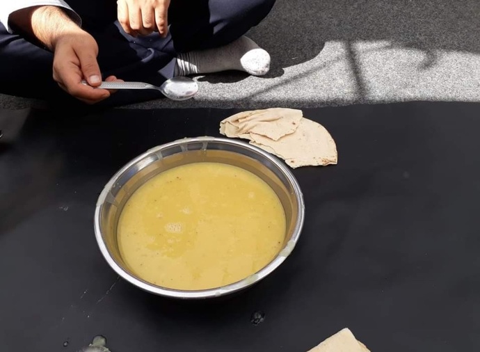 Elit bir kişiliğe sahip olduğum için sarmaları tencere ile birlikte masaya lapp diye koydumm 😂 iyi yapmışmıyım?