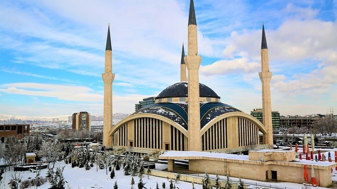 Ankara 'da tek kişi olarak yaşamak ve yoksulluk seviyesinde olmamak için gereken aylık maaş tutarı nedir?