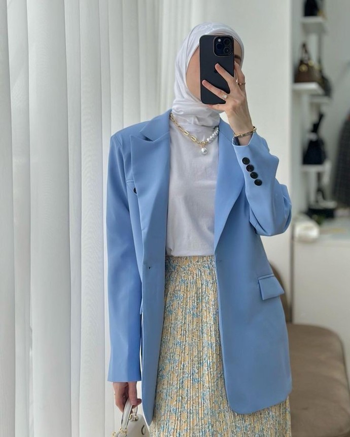 Tesetturluyum sizce böyle kombin yapmak günah mı Allah güzel giyinmeyi emretmiyor mu?