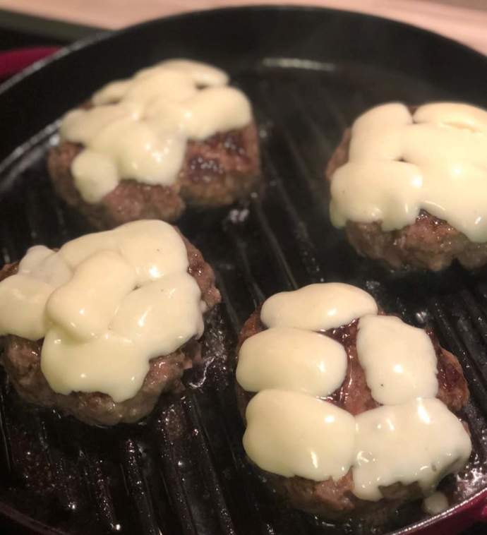 Evde hazırlanan fastfoodu mu yoksa hazır olanı mı daha lezzetli buluyorsun?