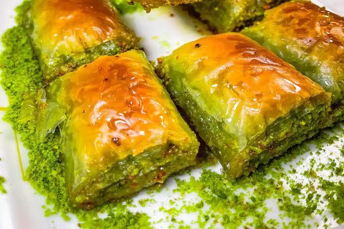Soğuk baklavayı mı tercih ediyorsunuz yoksa klasik baklavayı mı?