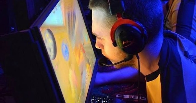 Oyun oynarken monitöre olan mesafeniz yakın mı yoksa uzak mı?