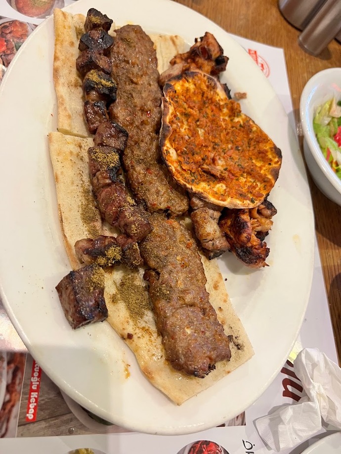 Kebap yemeye geldim. Tatlı olarak ne yesem?
