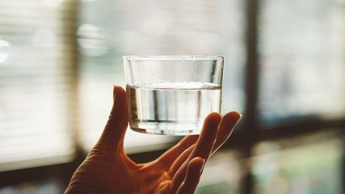 Bardağın dolu tarafını mı,  boş tarafını mı görürsün?