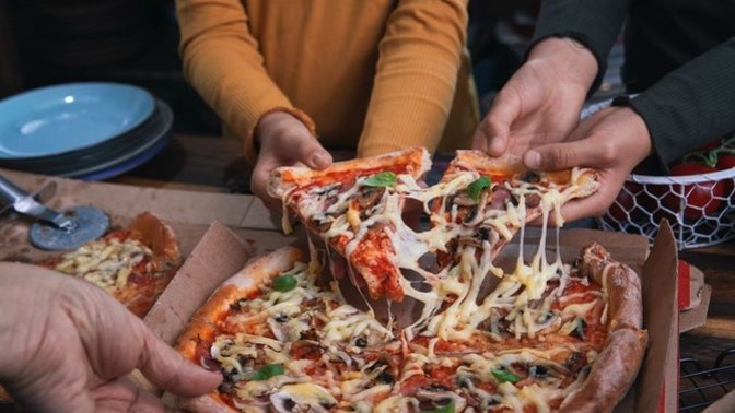 Pizzanın son dilimini yemek size de vicdan yaptırıyor mu?