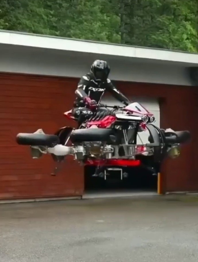 Uçan motora binmek istermiydiniz?
