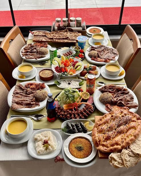 Dışarıda yemek yemekten hoşlanır mısınız?
