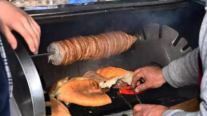 Hangisini daha çok seviyorsunuz? Kokoreç mi yoksa döner mi?