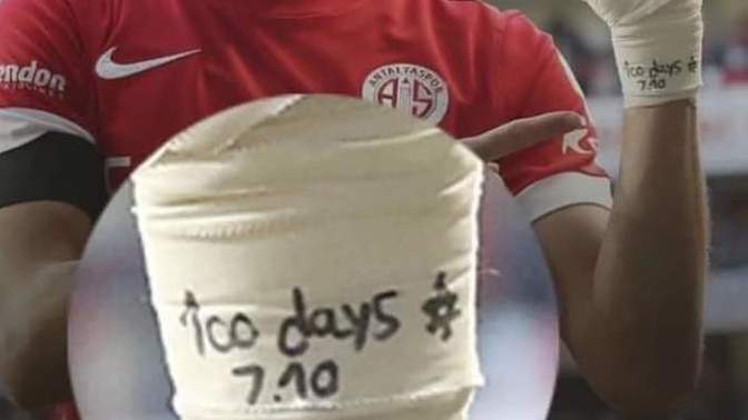 Antalyaspor'un İsrailli oyuncusu Sagiv, sahada yaptığı hareket sebebiyle kadro dışı bırakıldı, gözaltına alındı! Ne düşünüyorsunuz?