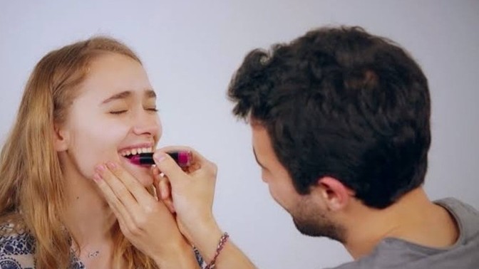Sevgilinize eğlence amaçlı makyaj yapar mısınız😂 ?