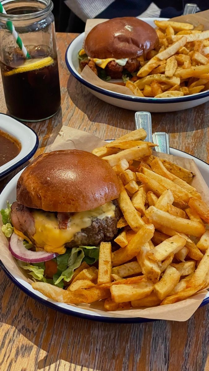 Bir oturuşta en fazla kaç tane hamburger yiyebilirsiniz?